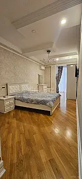 Kirayə verilir 4 otaqlı mənzil 210 m²