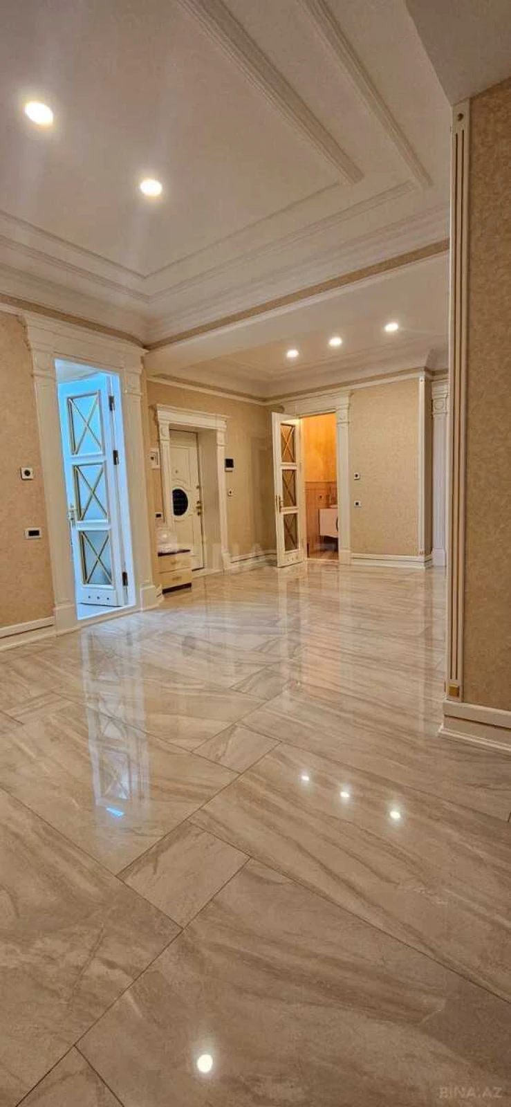 Kirayə verilir 4 otaqlı mənzil 210 m²