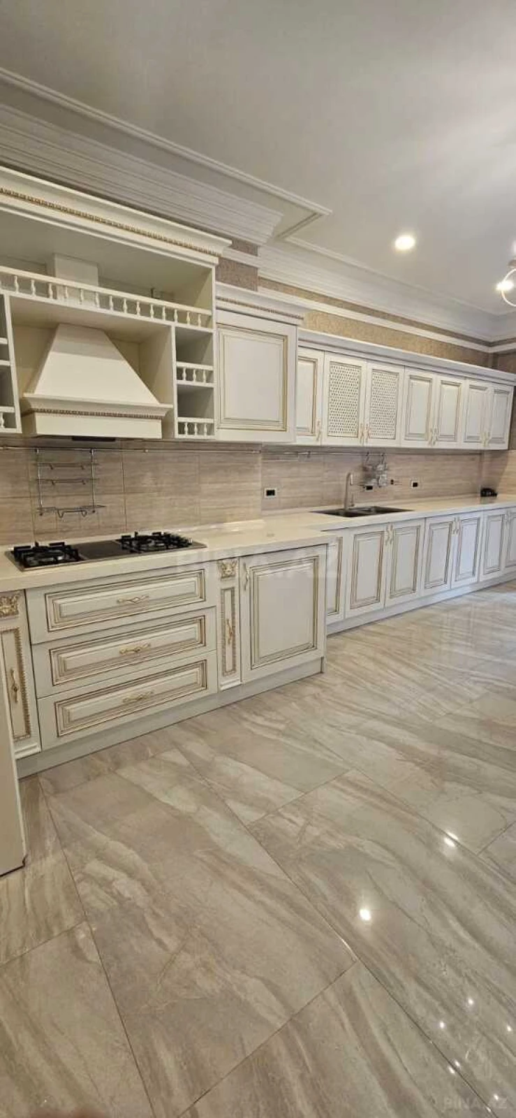 Kirayə verilir 4 otaqlı mənzil 210 m²