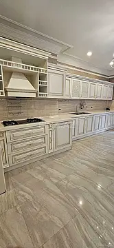 Kirayə verilir 4 otaqlı mənzil 210 m²