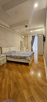 Kirayə verilir 4 otaqlı mənzil 210 m²