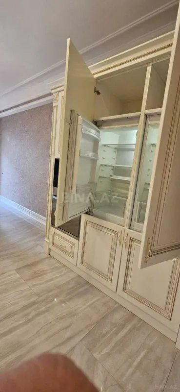 Kirayə verilir 4 otaqlı mənzil 210 m²
