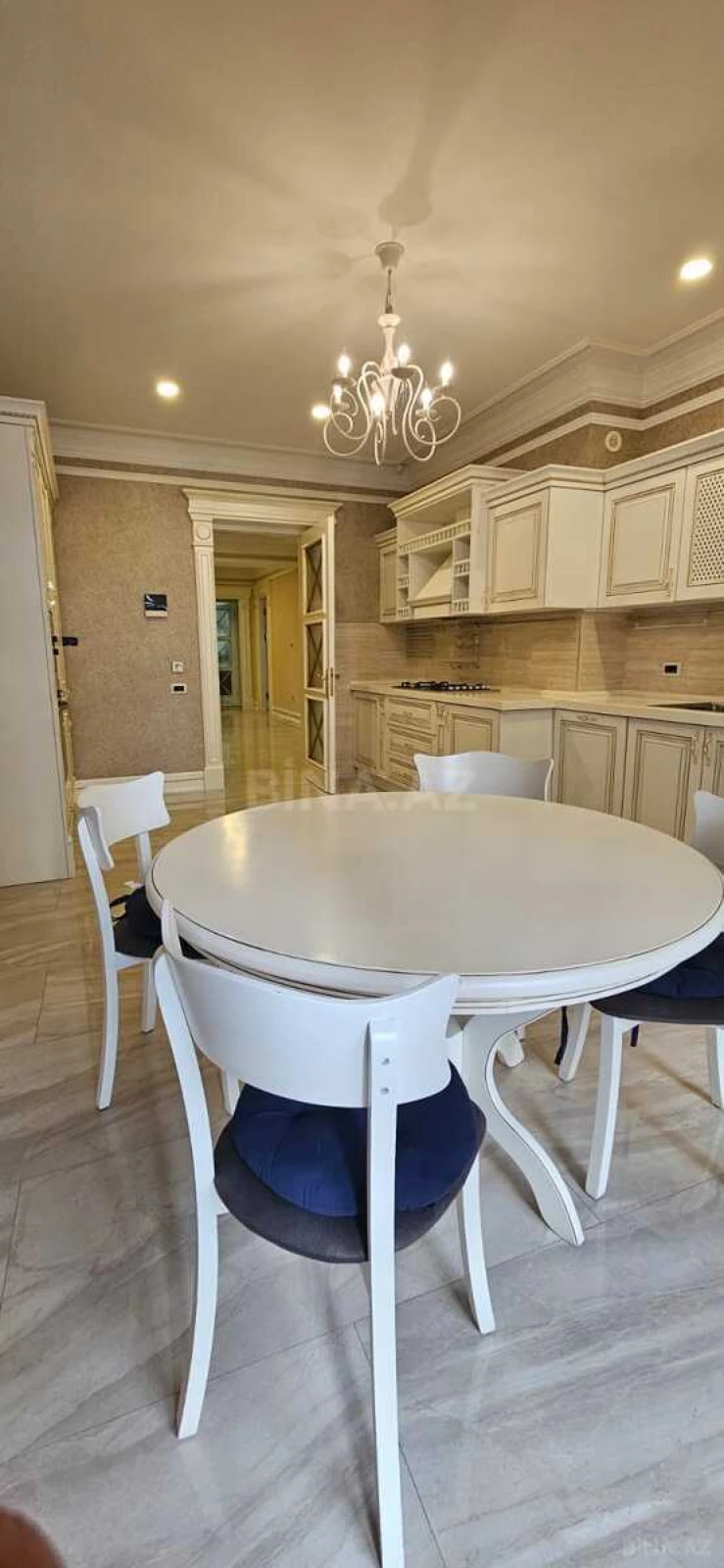 Kirayə verilir 4 otaqlı mənzil 210 m²