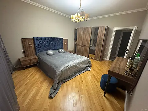 Satılır 4 otaqlı mənzil 105 m²