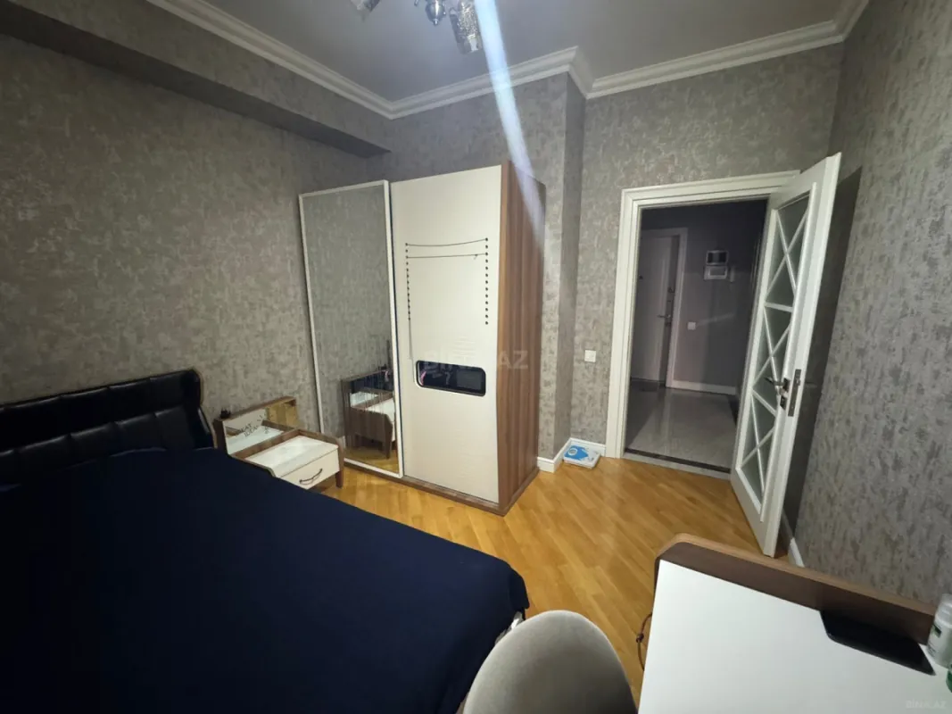 Satılır 4 otaqlı mənzil 105 m²