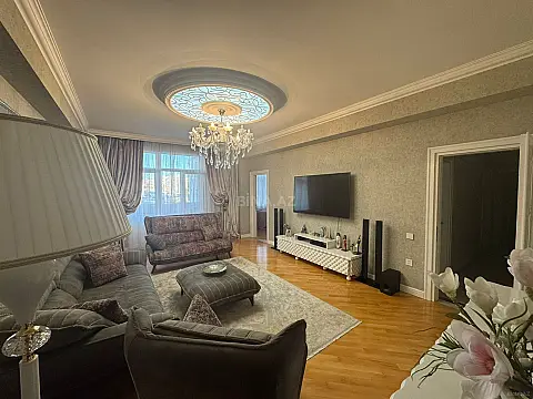 Satılır 4 otaqlı mənzil 105 m²