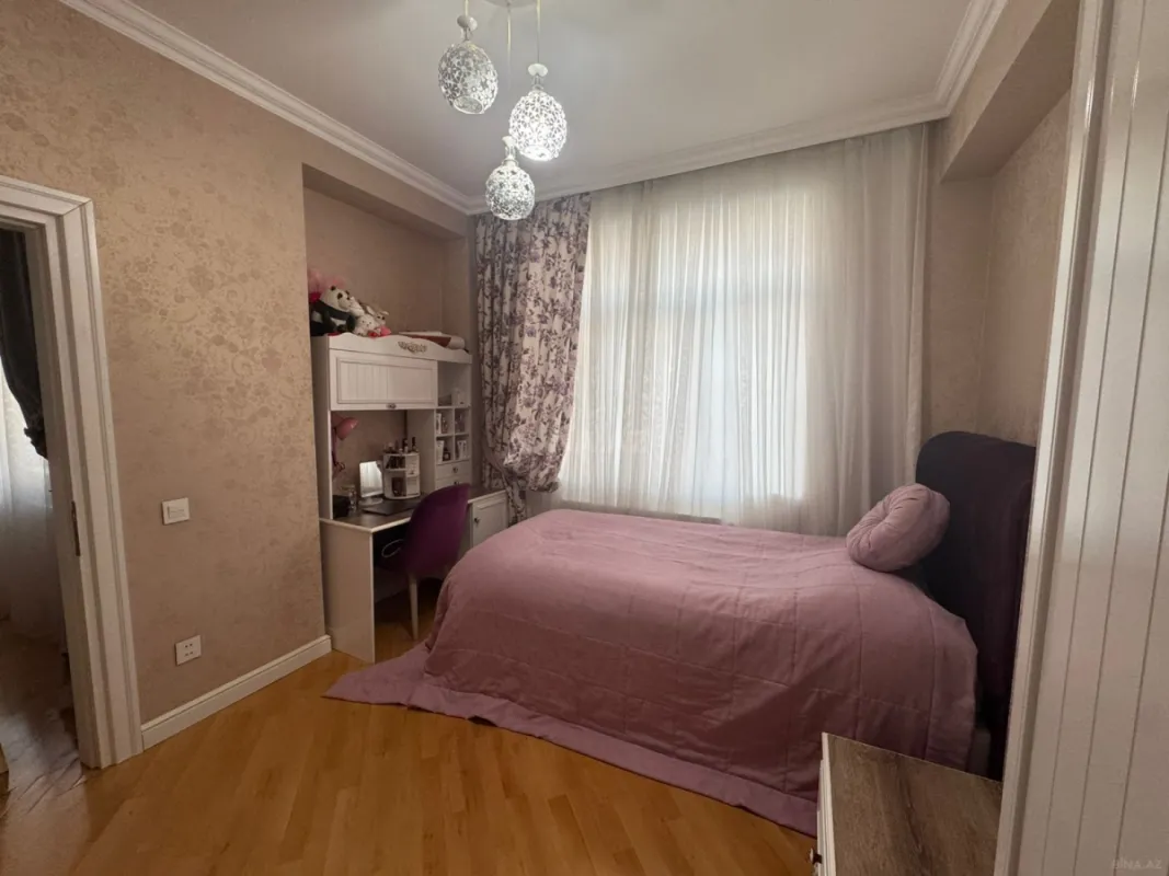 Satılır 4 otaqlı mənzil 105 m²
