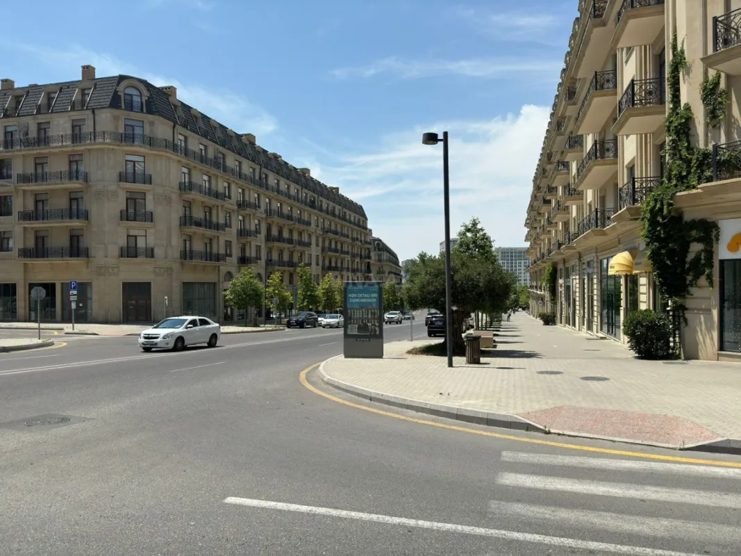 Satılır 4 otaqlı mənzil 162 m²