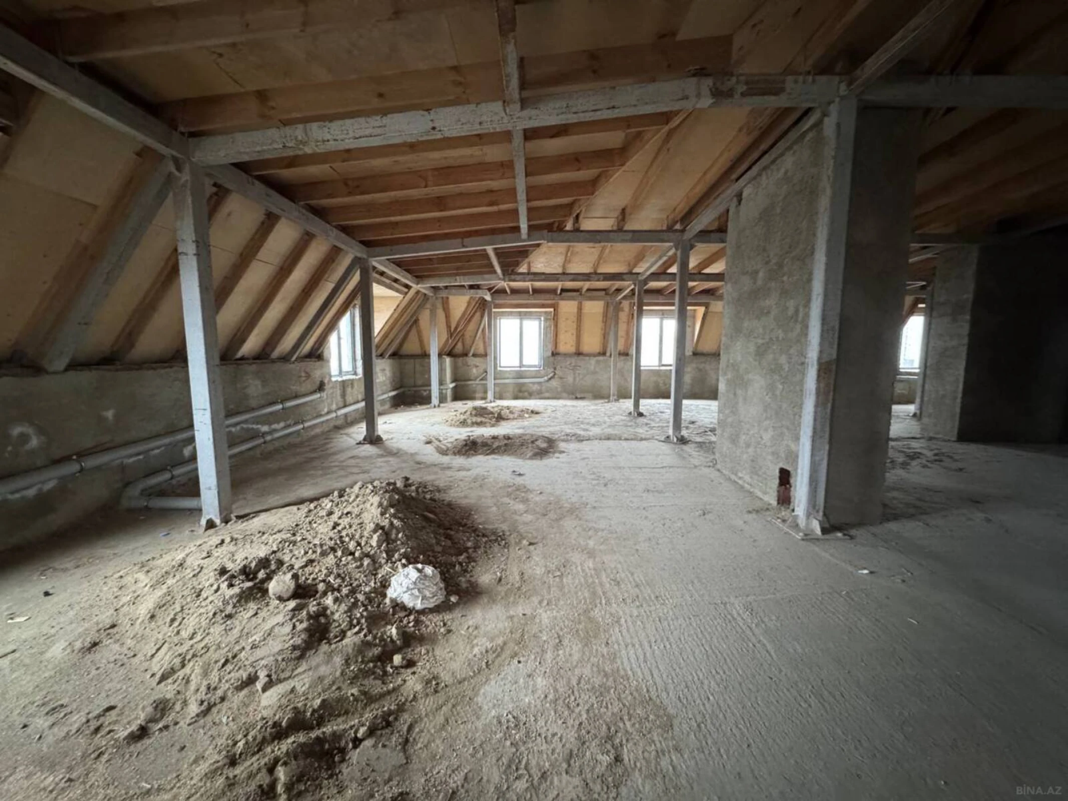 Satılır 3 otaqlı mənzil 133 m²