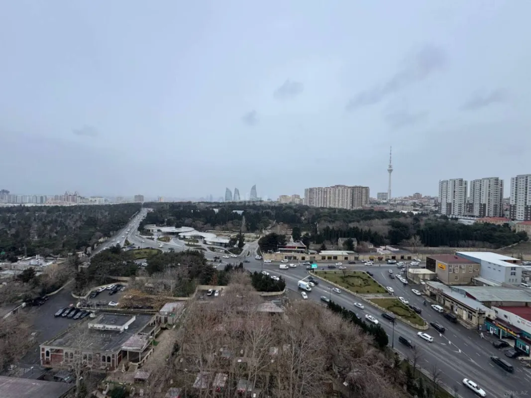 Satılır 3 otaqlı mənzil 133 m²