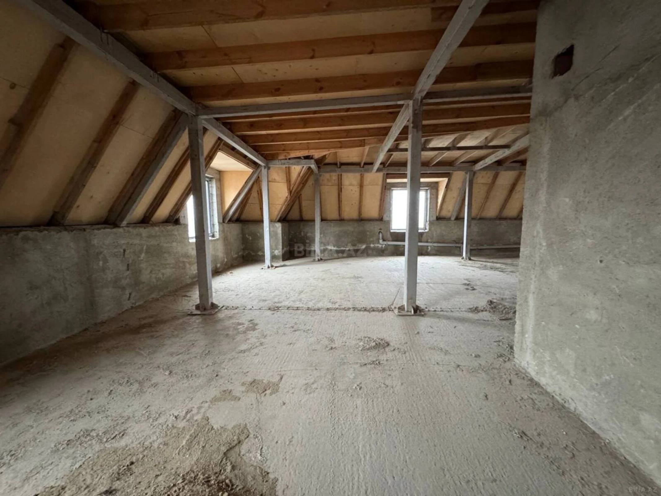 Satılır 3 otaqlı mənzil 133 m²