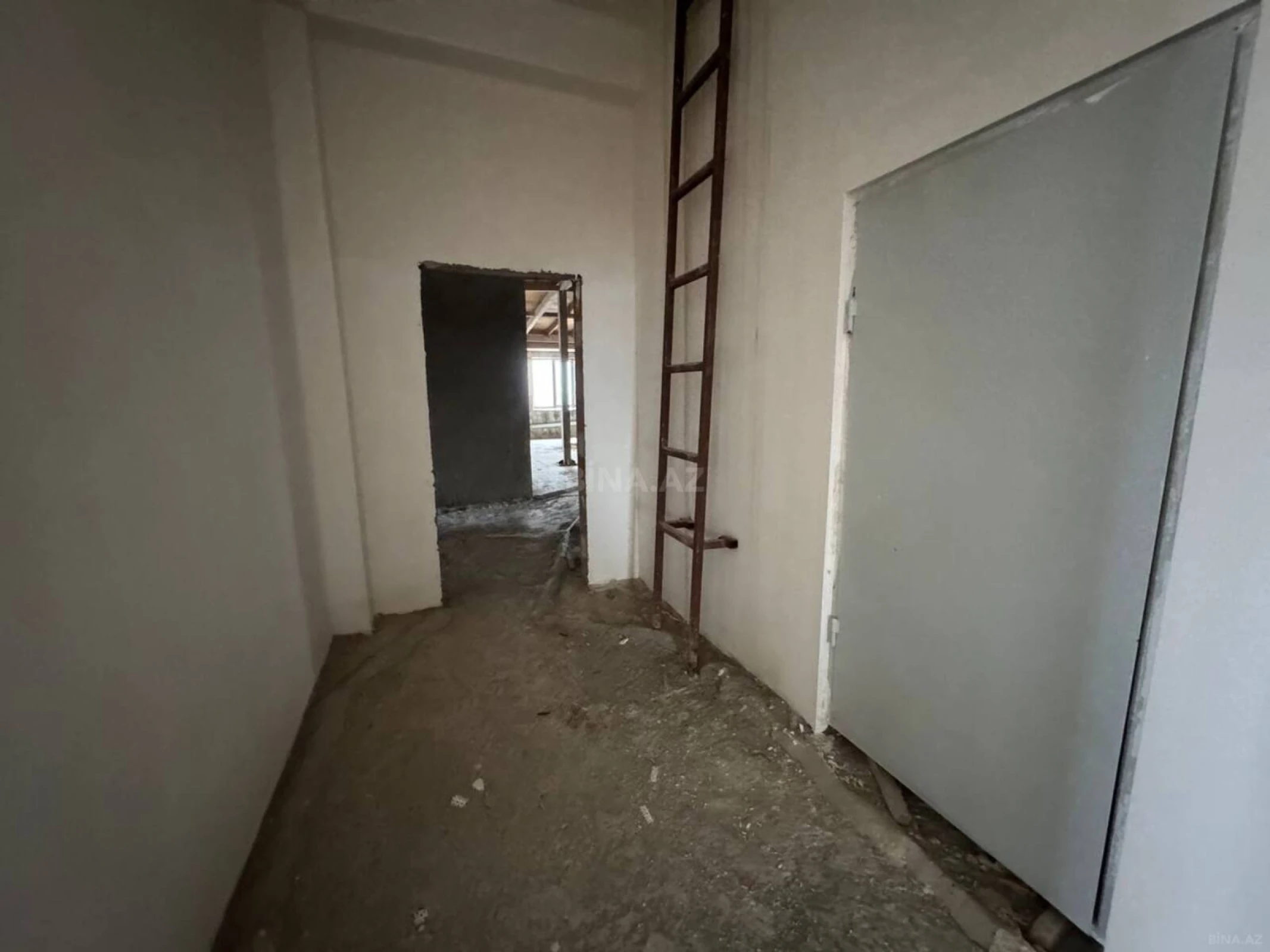 Satılır 3 otaqlı mənzil 133 m²
