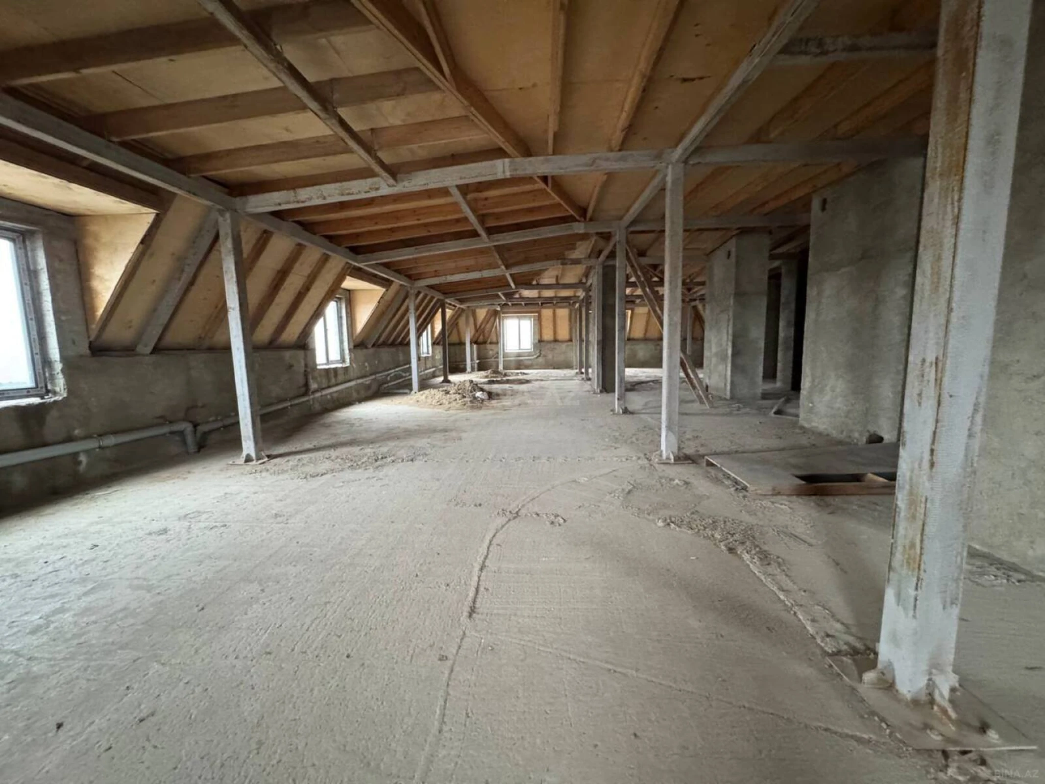 Satılır 3 otaqlı mənzil 133 m²