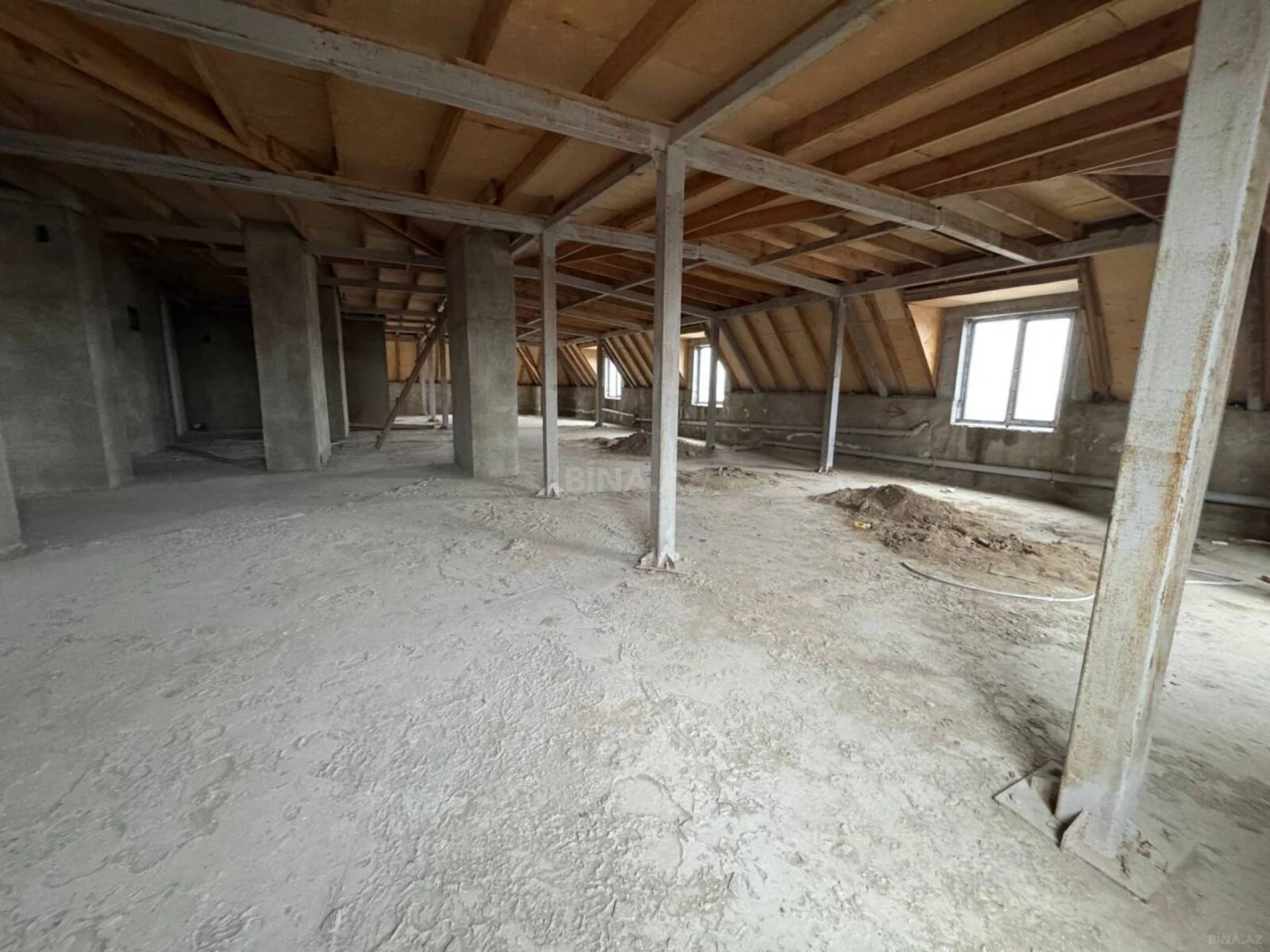 Satılır 3 otaqlı mənzil 133 m²