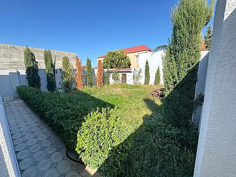 Satılır 4 otaqlı həyət evi 180 m²