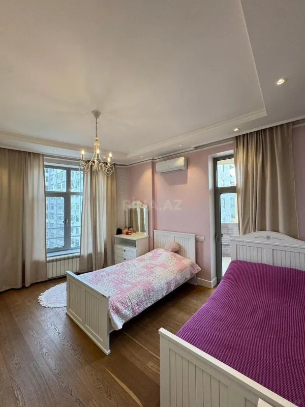 Satılır 3 otaqlı mənzil 170 m²