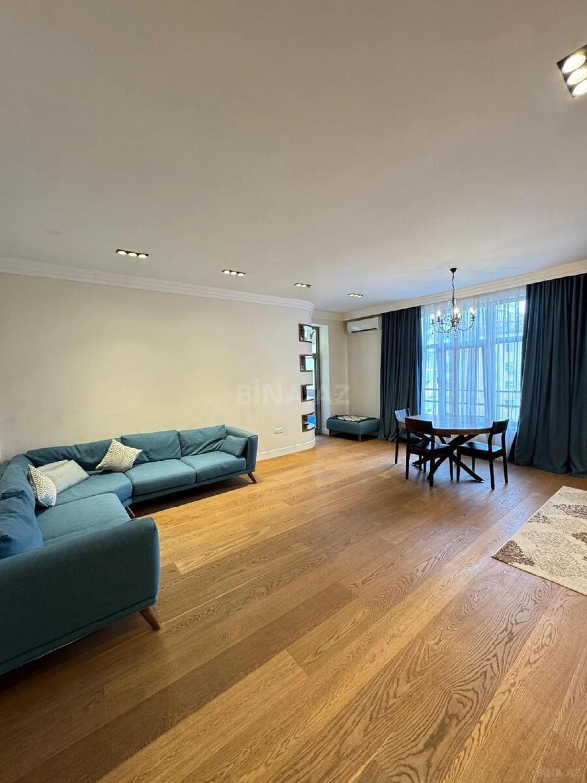 Satılır 3 otaqlı mənzil 170 m²