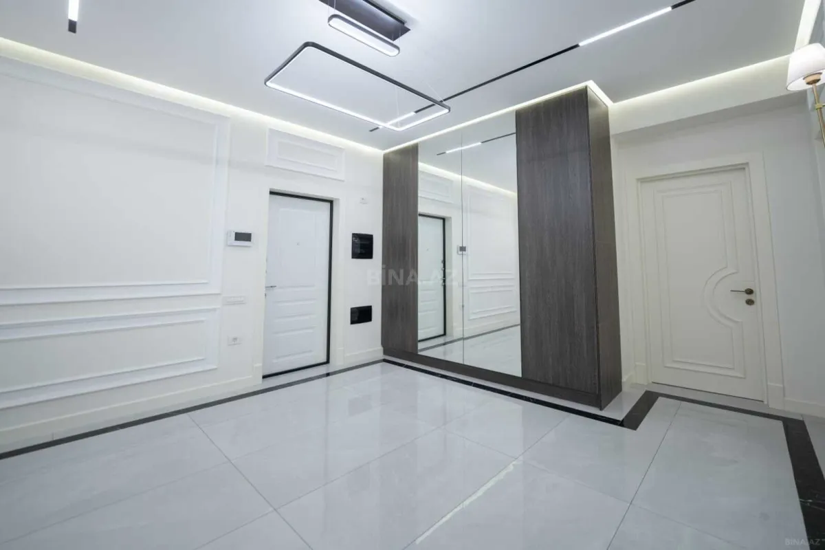 Satılır 3 otaqlı mənzil 125 m²
