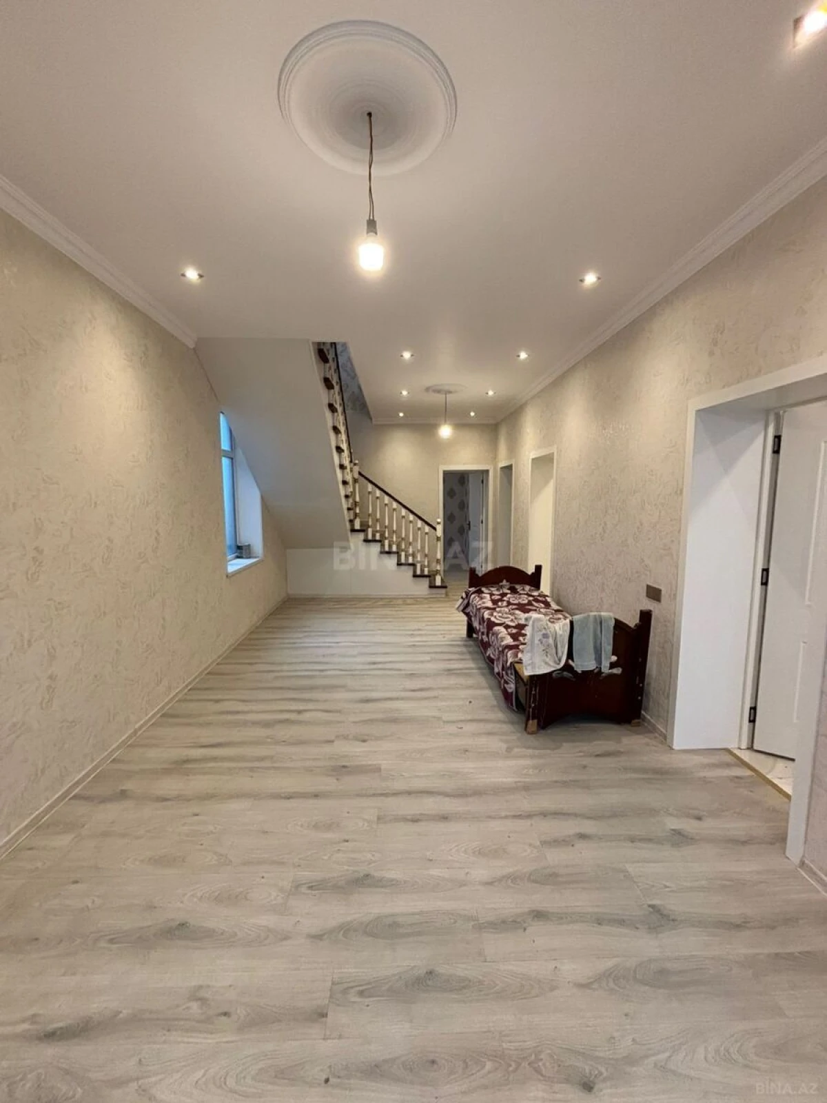 Satılır 5 otaqlı həyət evi 230 m²