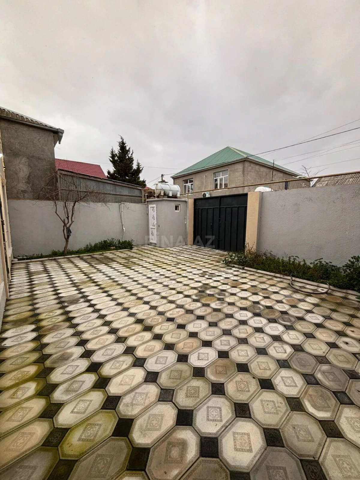Satılır 5 otaqlı həyət evi 230 m²