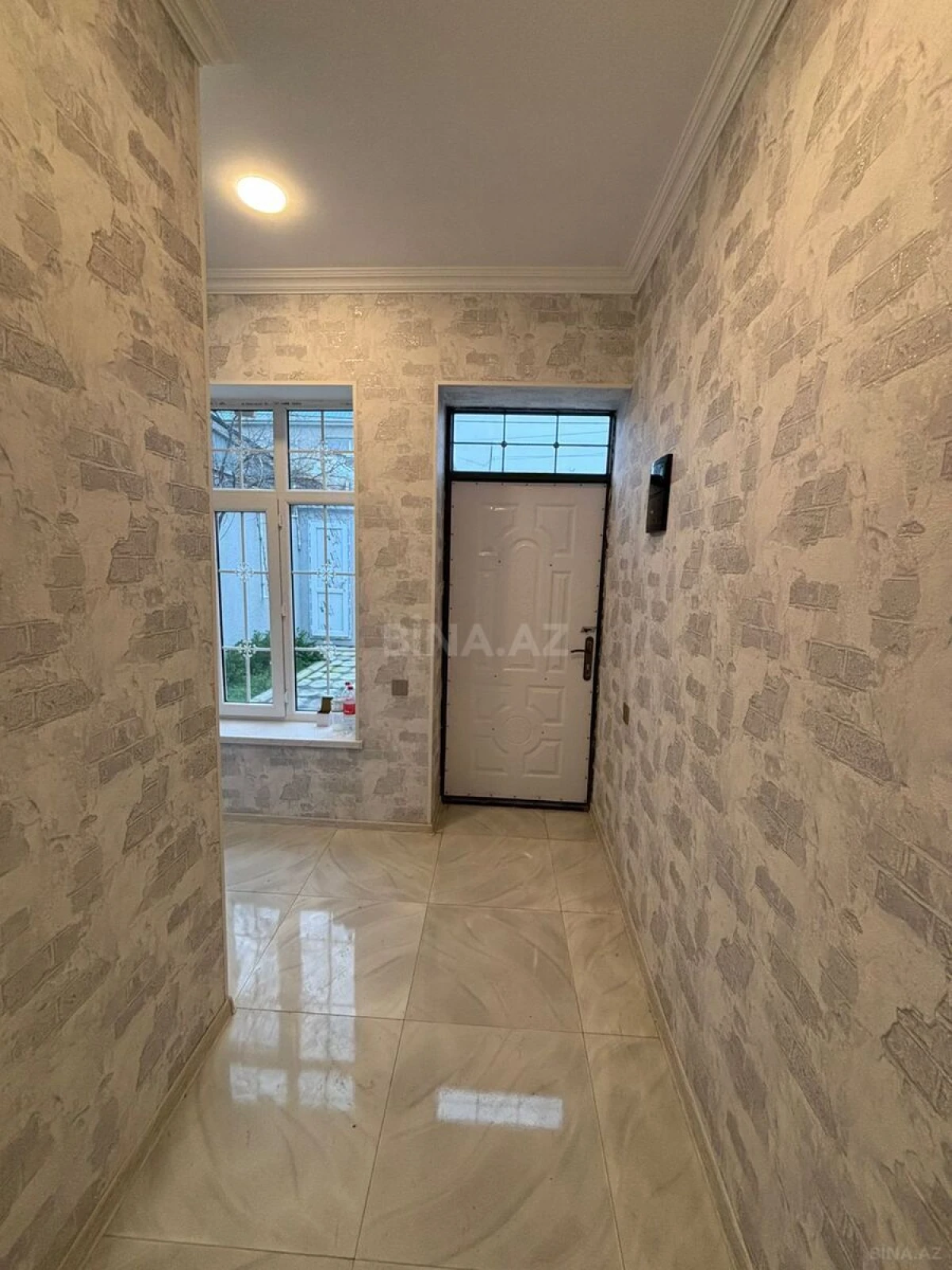 Satılır 5 otaqlı həyət evi 230 m²