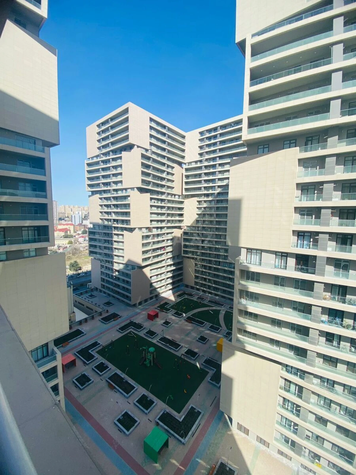 Satılır 3 otaqlı mənzil 148 m²