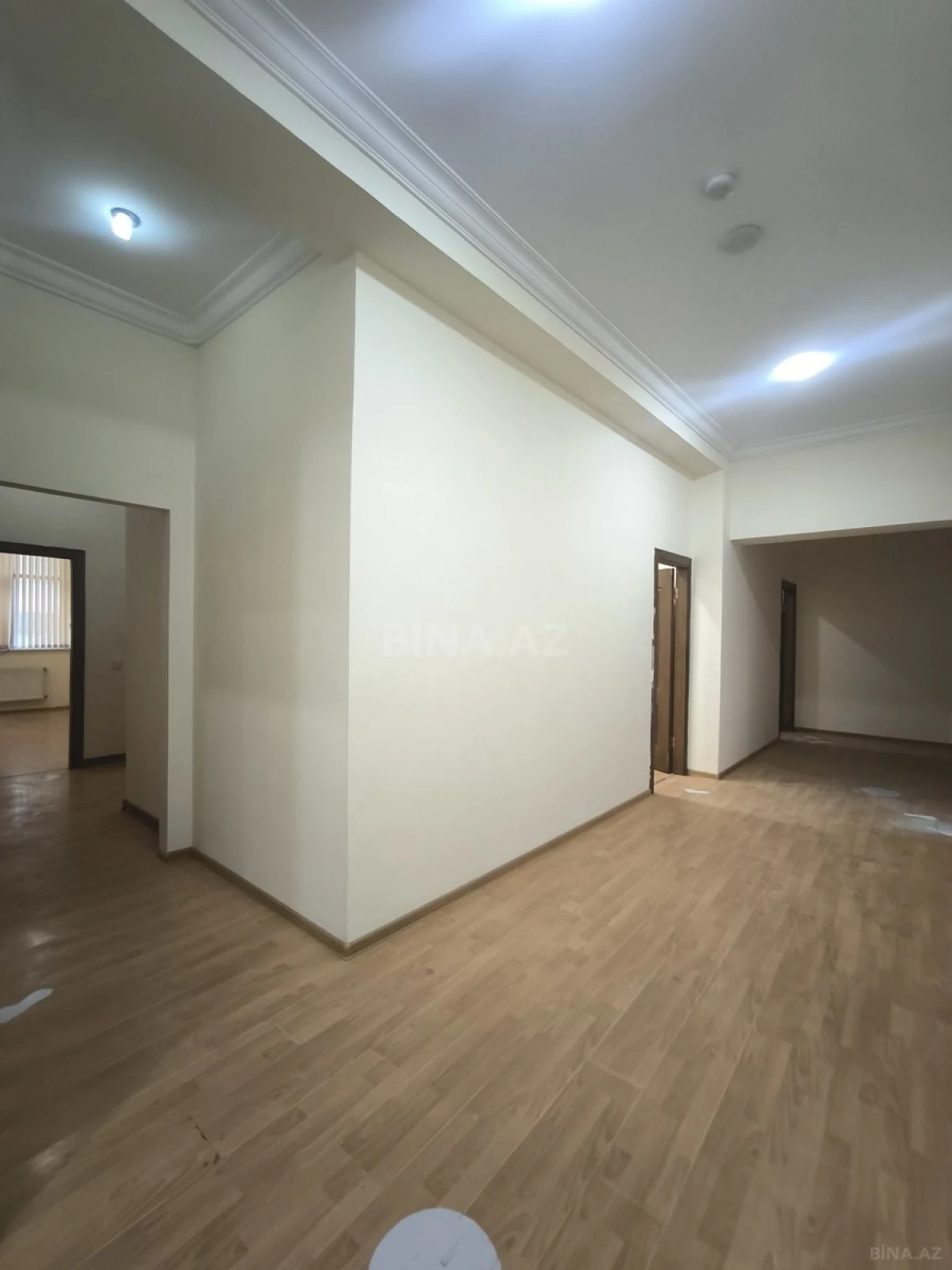 Kirayə verilir 11 otaqlı ofis 280 m²