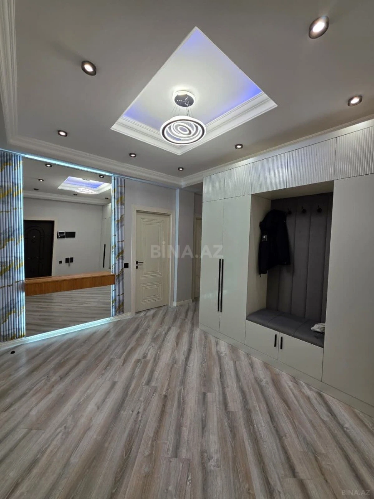 Satılır 3 otaqlı mənzil 98 m²