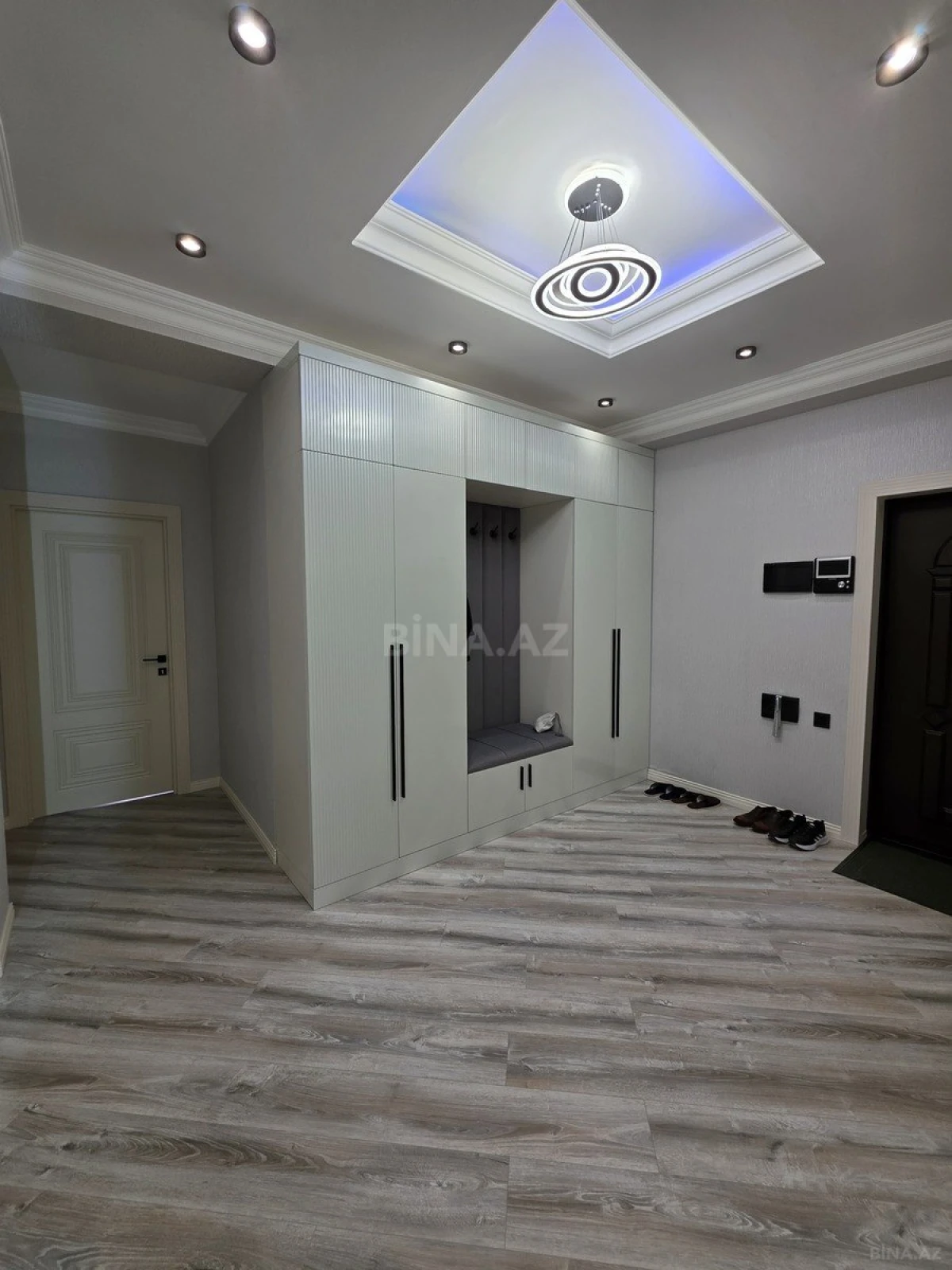 Satılır 3 otaqlı mənzil 98 m²