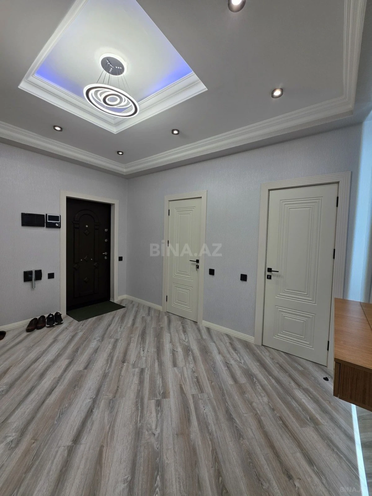 Satılır 3 otaqlı mənzil 98 m²
