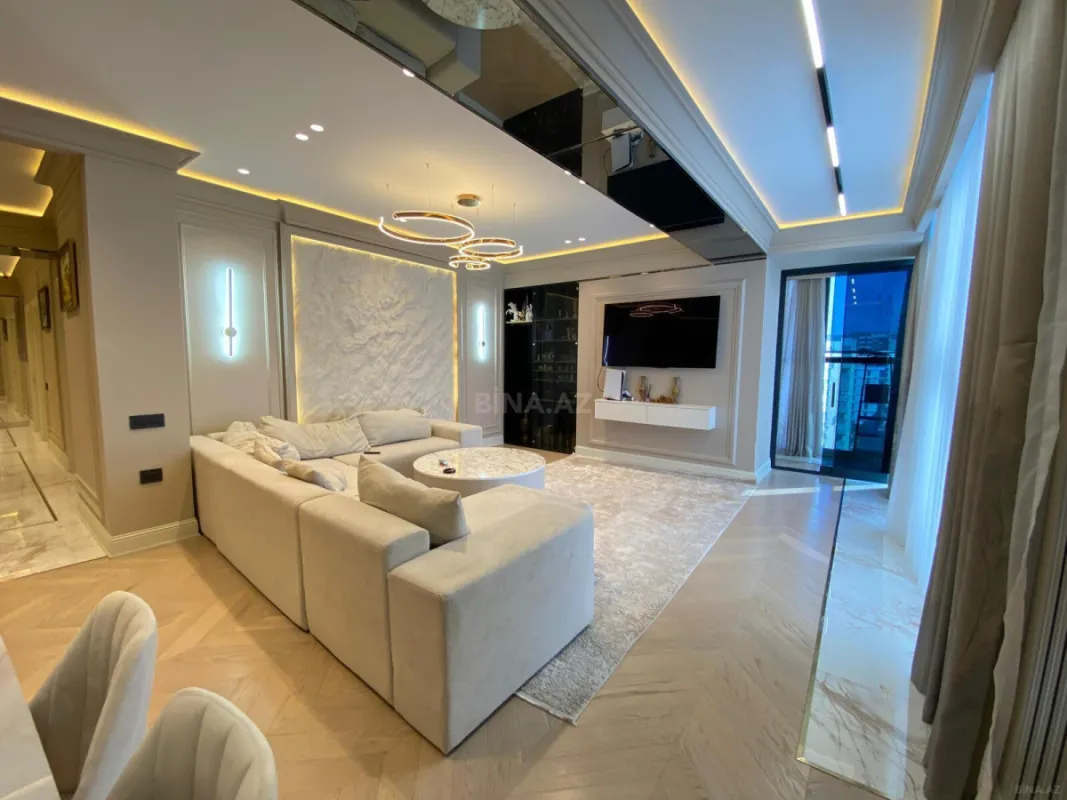 Satılır 4 otaqlı mənzil 202 m²