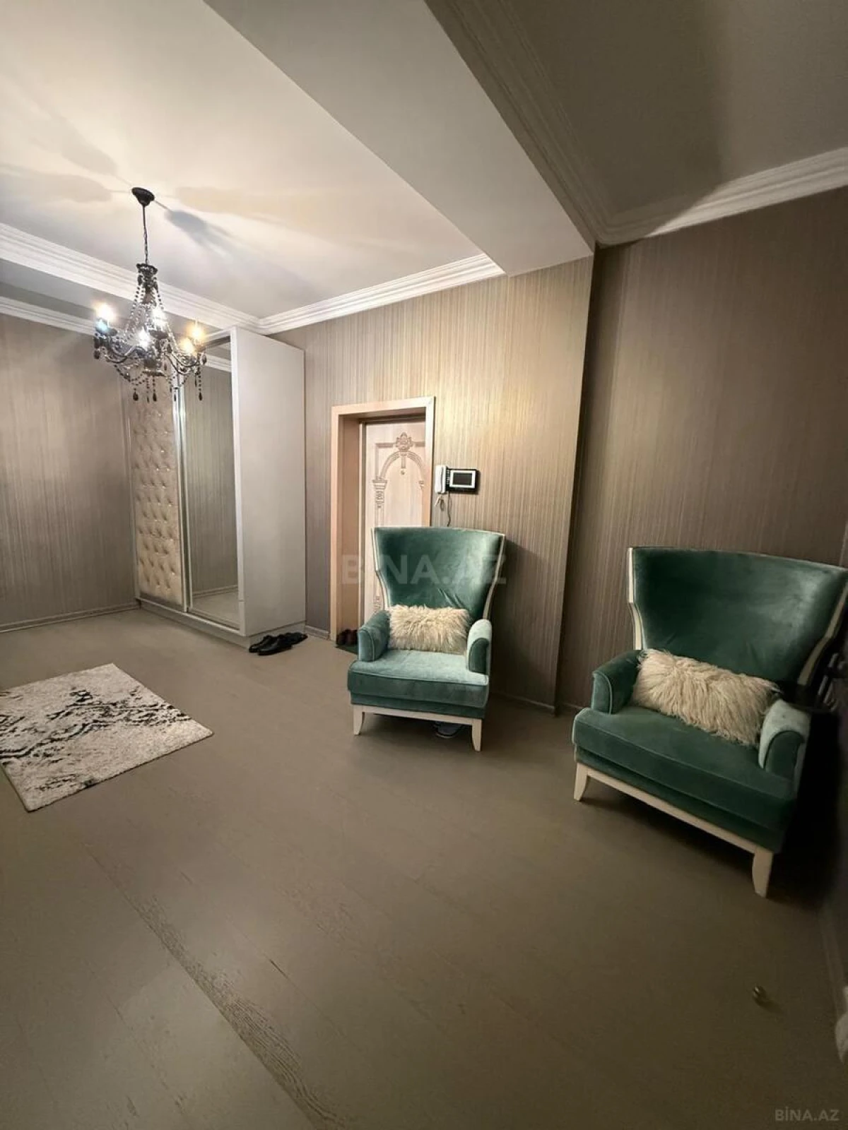 Kirayə verilir 2 otaqlı mənzil 95 m²