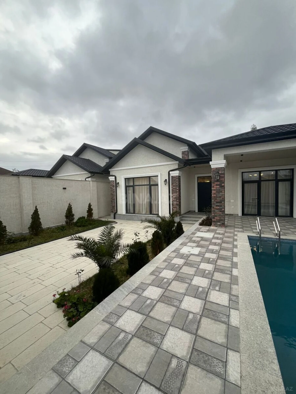 Satılır 4 otaqlı həyət evi 155 m²