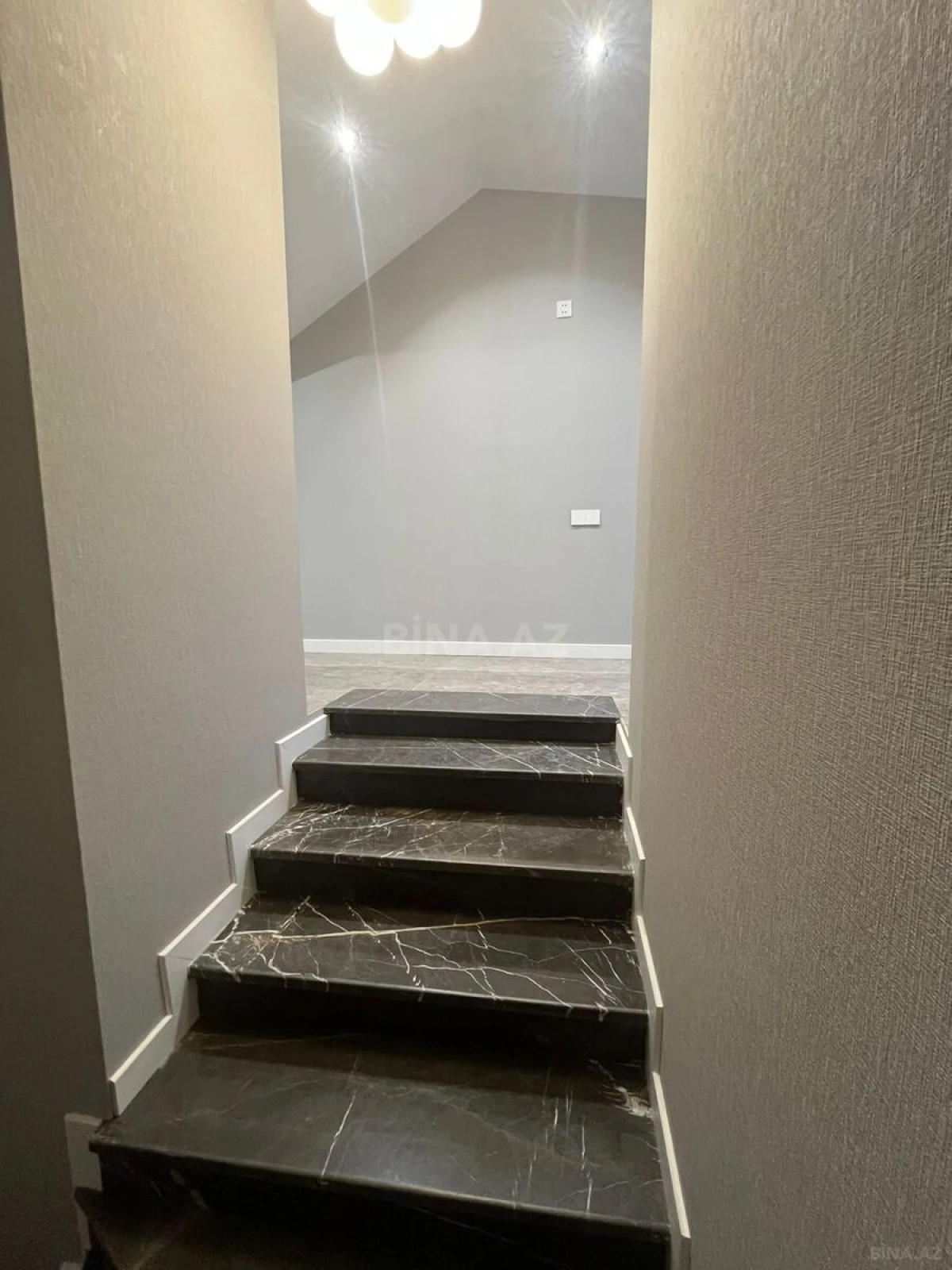 Satılır 4 otaqlı həyət evi 155 m²