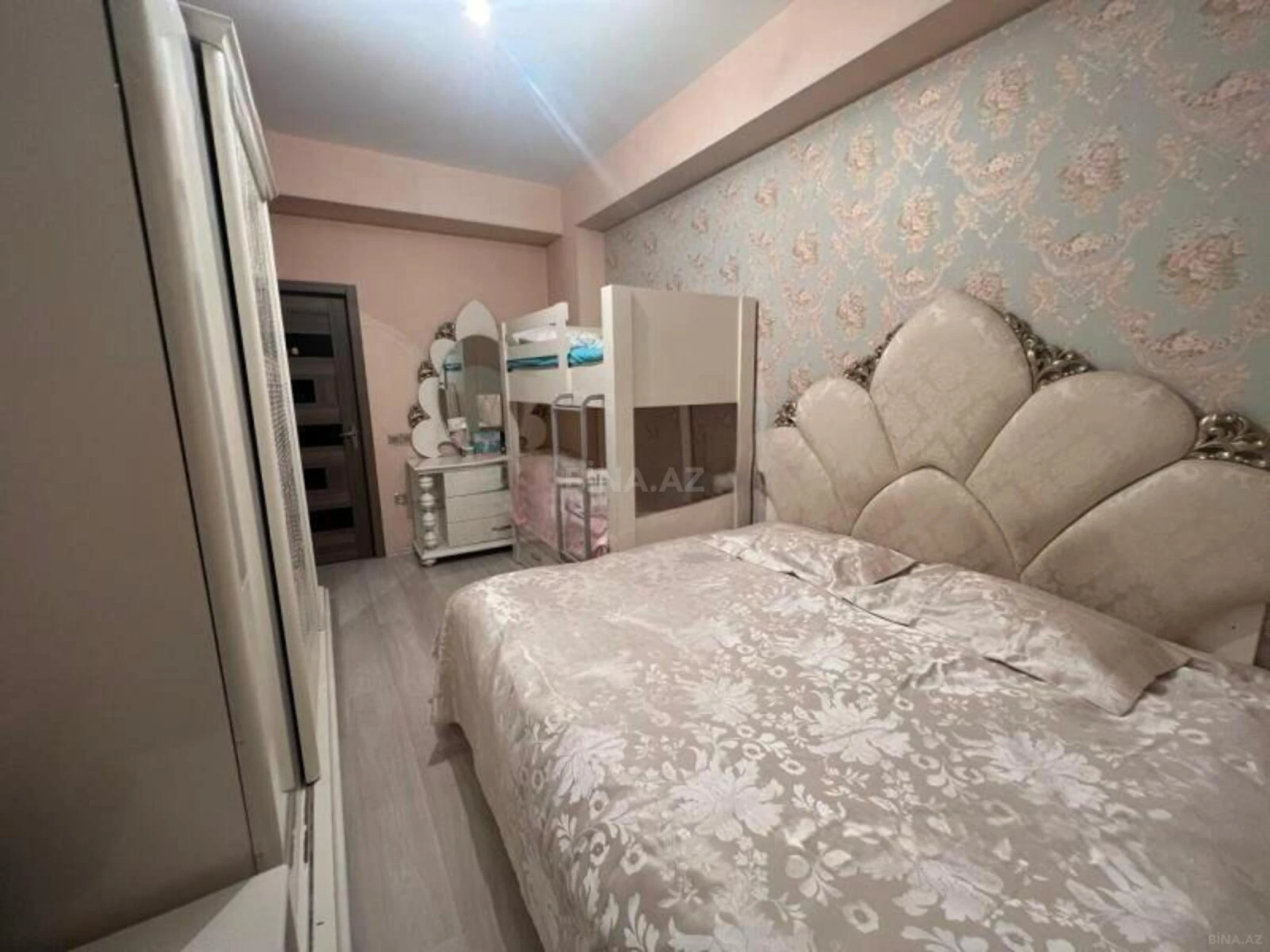 Satılır 2 otaqlı mənzil 72 m²