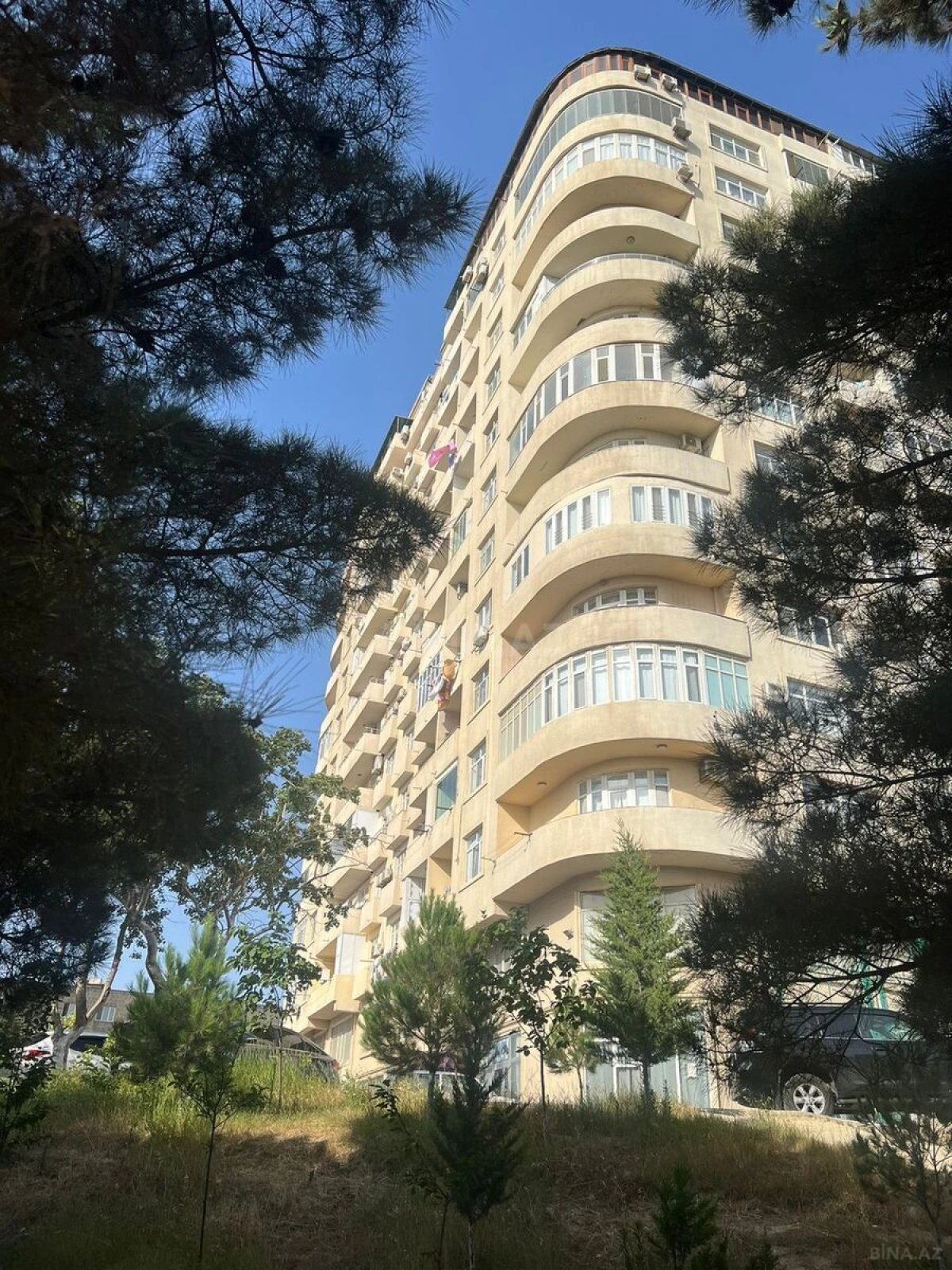 Satılır 3 otaqlı mənzil 151 m²