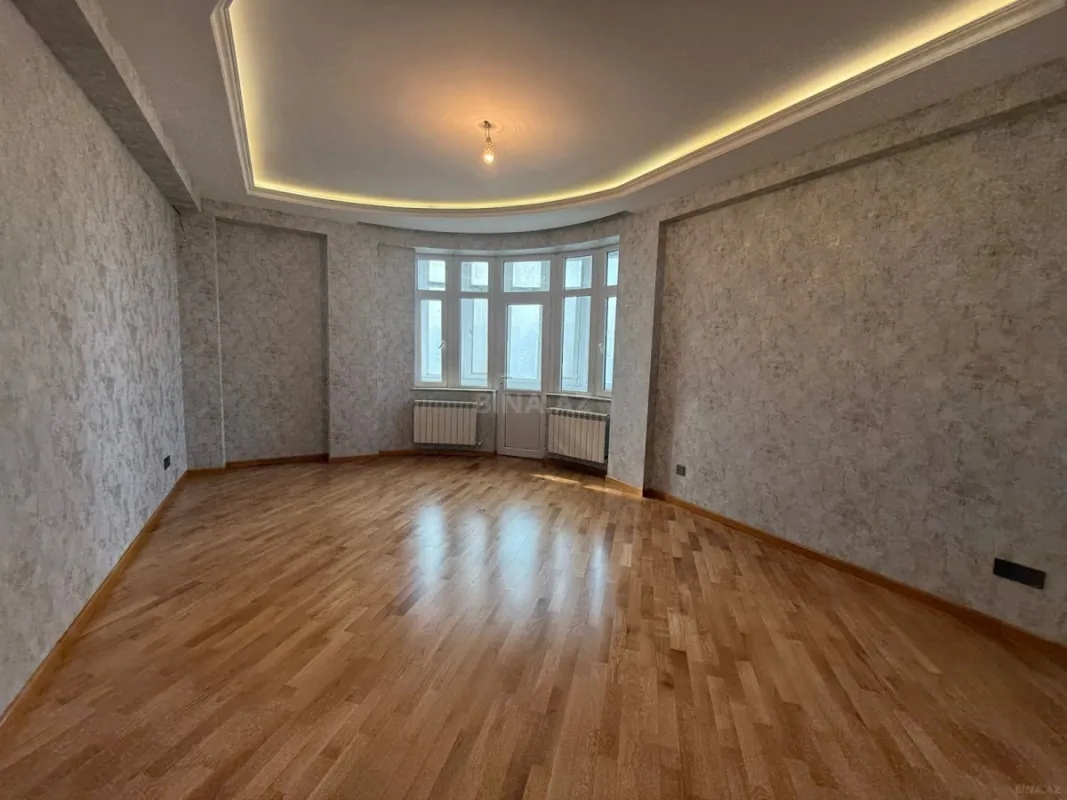Satılır 3 otaqlı mənzil 151 m²