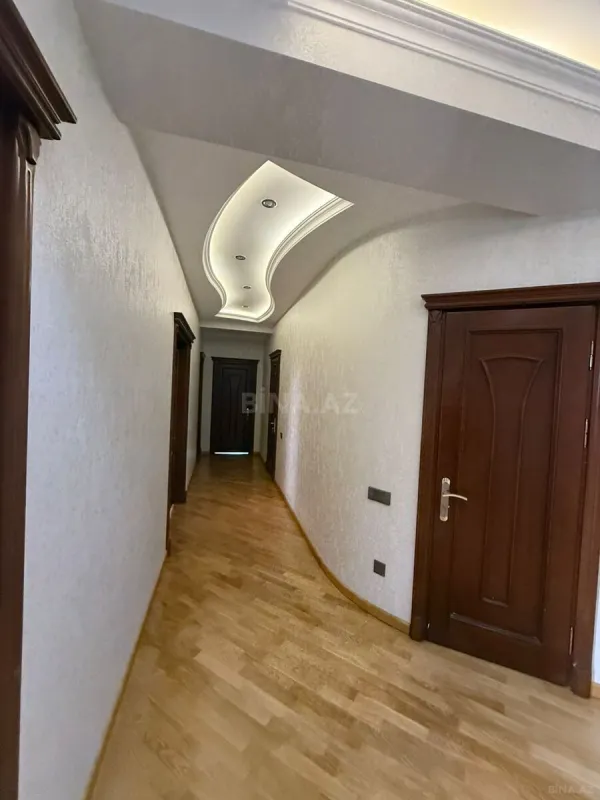 Satılır 3 otaqlı mənzil 151 m²