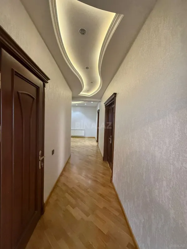 Satılır 3 otaqlı mənzil 151 m²