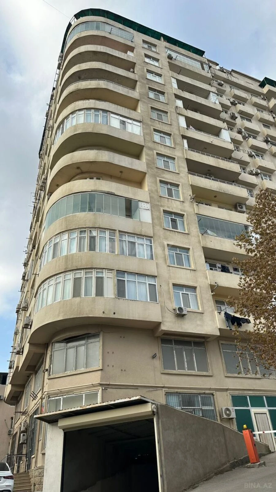 Satılır 3 otaqlı mənzil 151 m²
