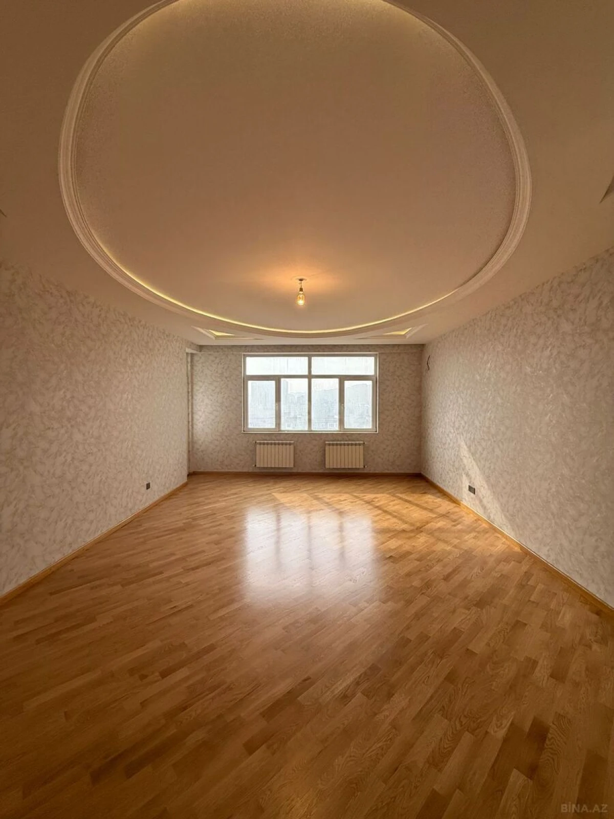 Satılır 3 otaqlı mənzil 151 m²
