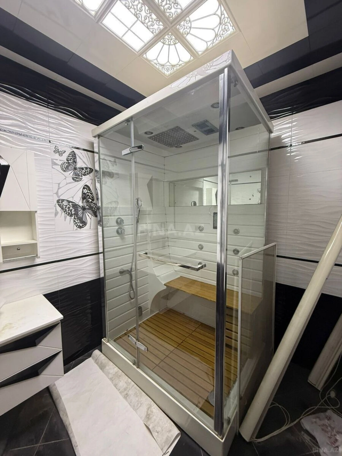 Satılır 3 otaqlı mənzil 151 m²