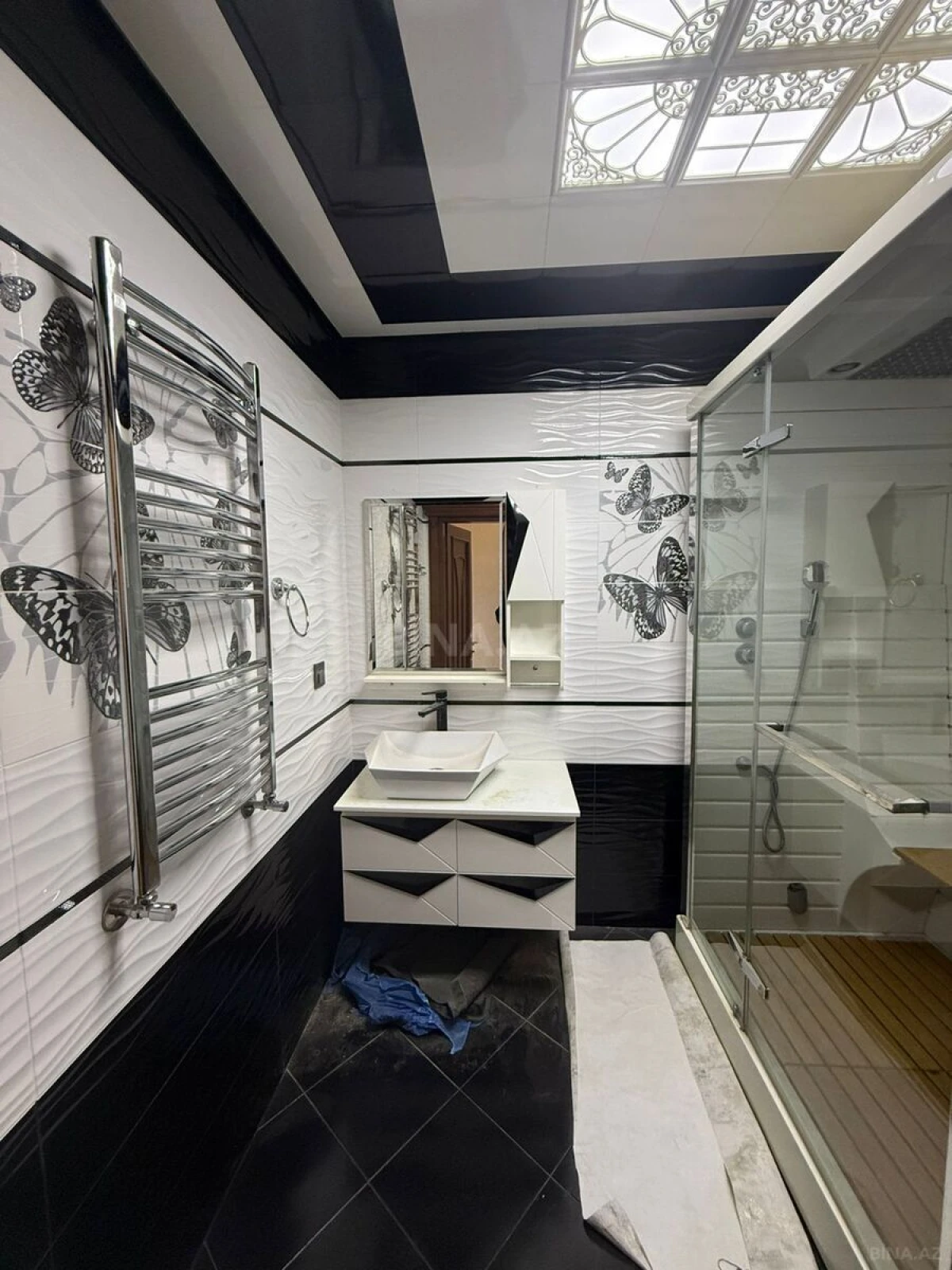 Satılır 3 otaqlı mənzil 151 m²