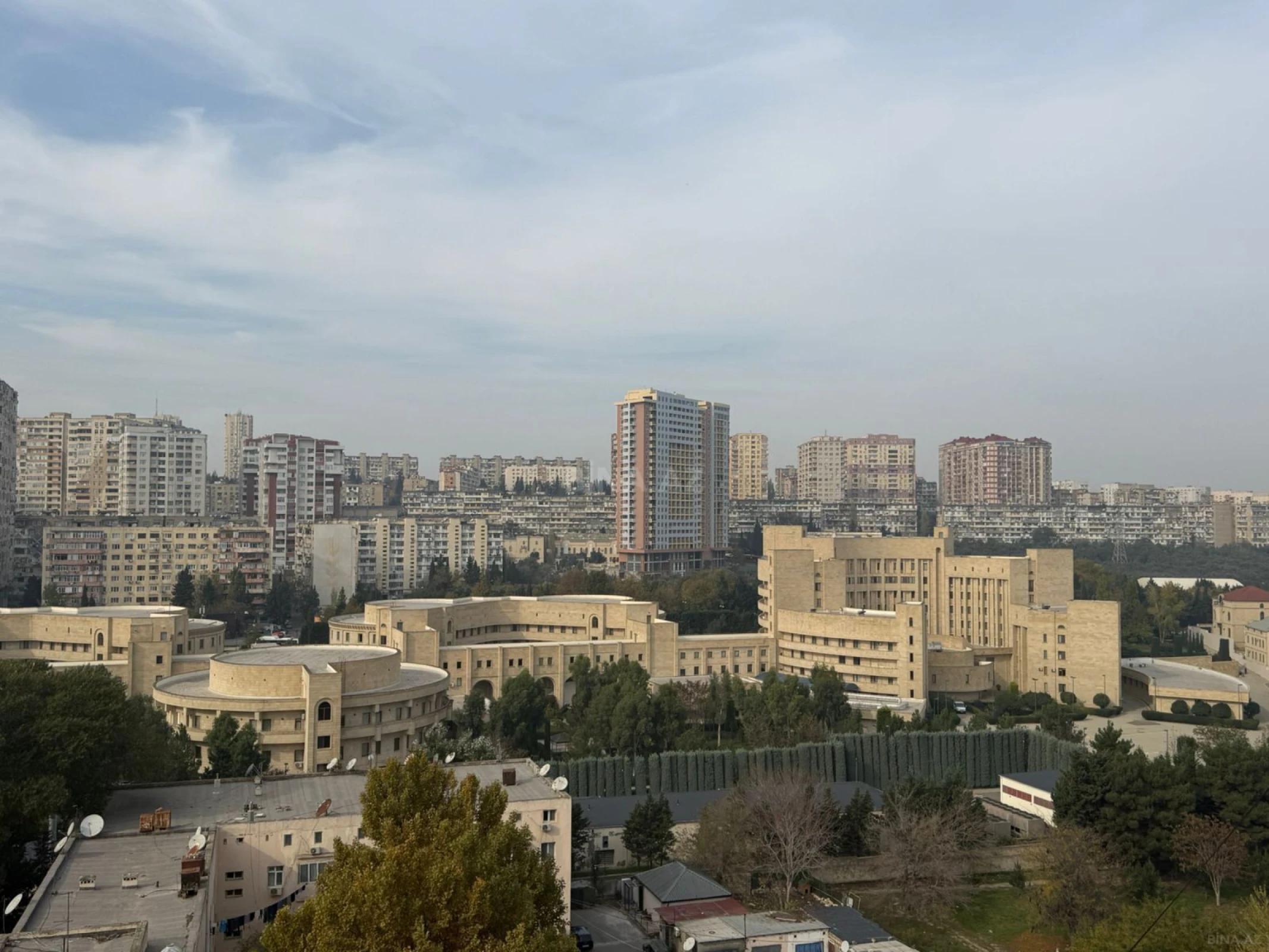 Satılır 3 otaqlı mənzil 151 m²