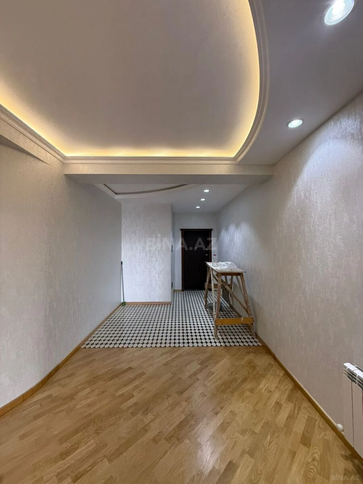 Satılır 3 otaqlı mənzil 151 m²