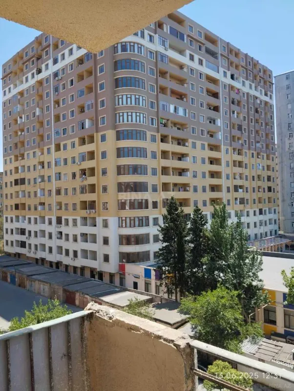 Satılır 5 otaqlı mənzil 100 m²