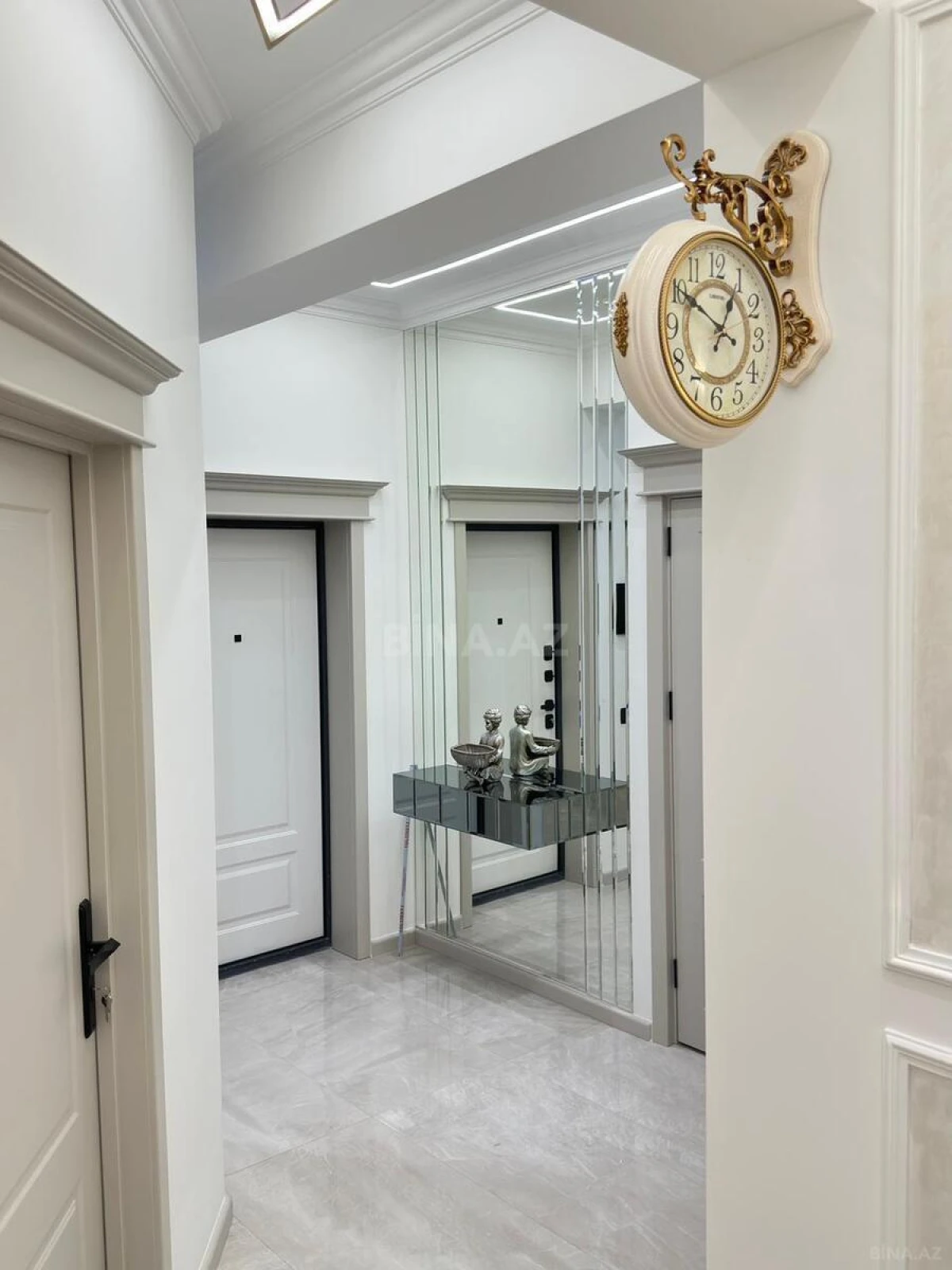 Satılır 3 otaqlı mənzil 103.5 m²