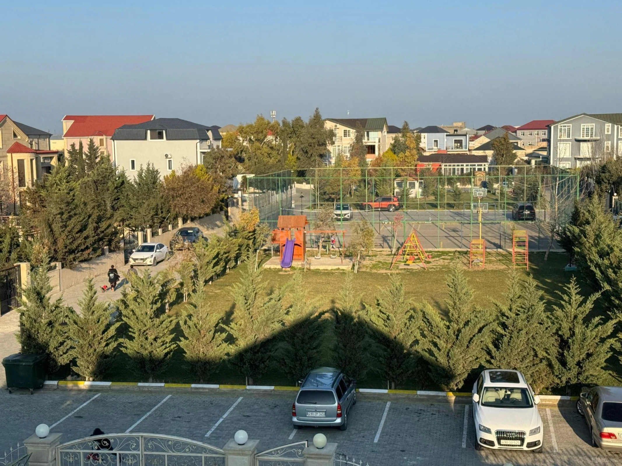 Satılır 4 otaqlı həyət evi 200 m²