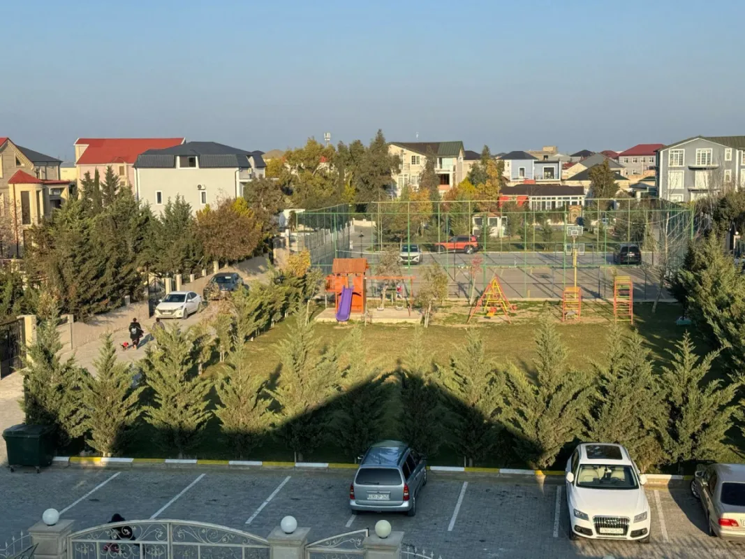 Satılır 4 otaqlı həyət evi 200 m²