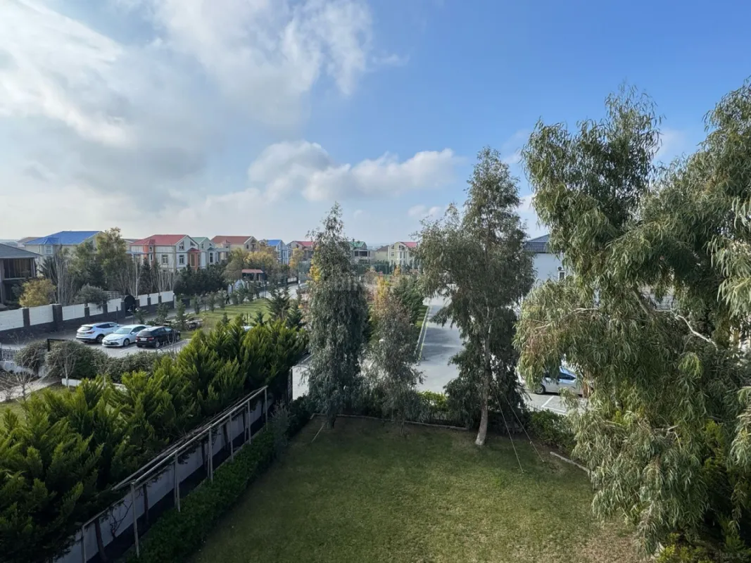 Satılır 4 otaqlı həyət evi 200 m²